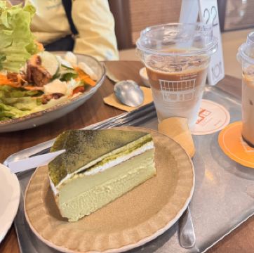 Popular Korean-style cafe in Batam! Must-try cakes!