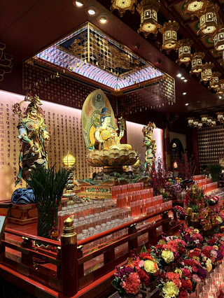 新加坡必去！唐人街「佛牙寺」的壯觀視覺效果