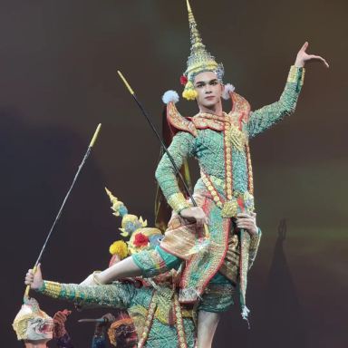 サラ・チャルンクルンでコーン（タイ伝統仮面舞踊劇）「ハヌマーン編