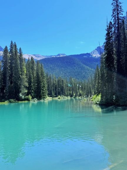 絶景】名前の通りの美しさ！エメラルド・レイク🇨🇦‪💚 | Trip.com‬