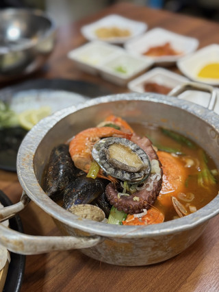 제주 해안도로 🌊 해산물 사시미 잔치 | 숨겨진 맛집: 온평 해산물 볼 🦐🐙