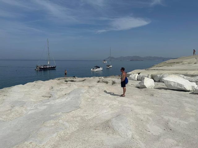 Sarakiniko Beach Milos 🏖️