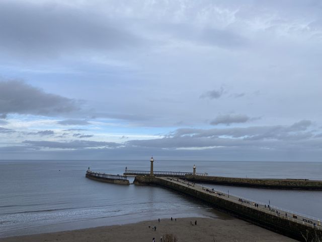 🏰 Whitby Harbour East Lighthouse 🌊