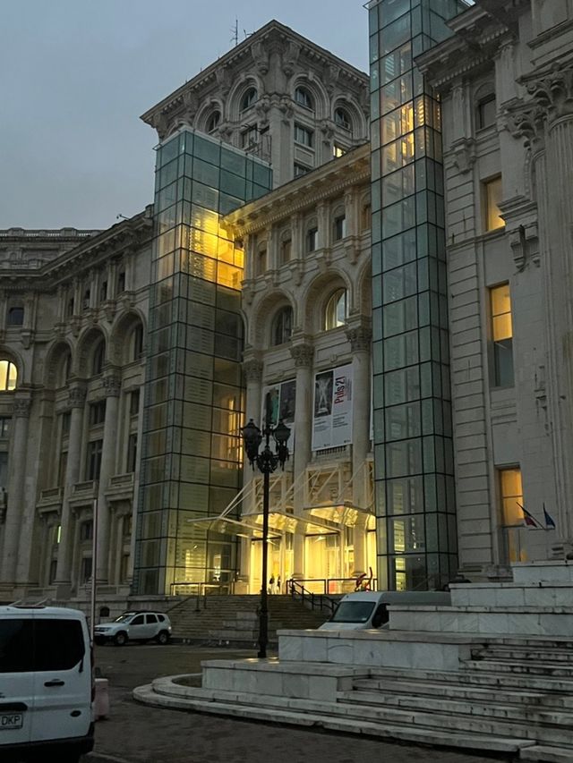 루마니아 국립현대미술관 데이트
