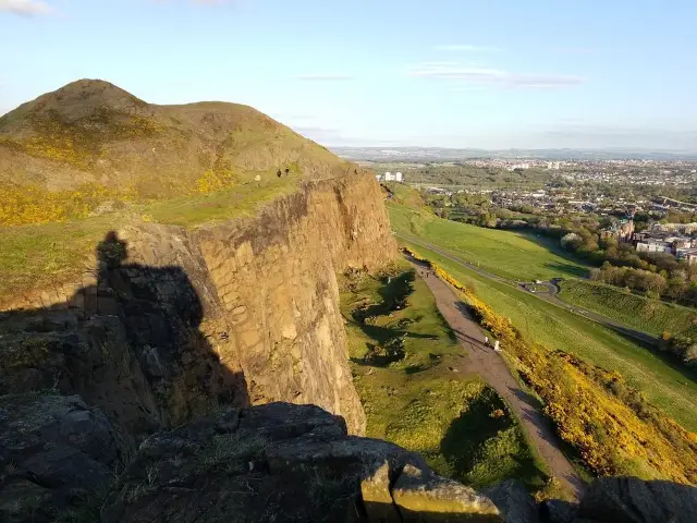 Edinburgh: Scotland’s Storied Capital 🏴