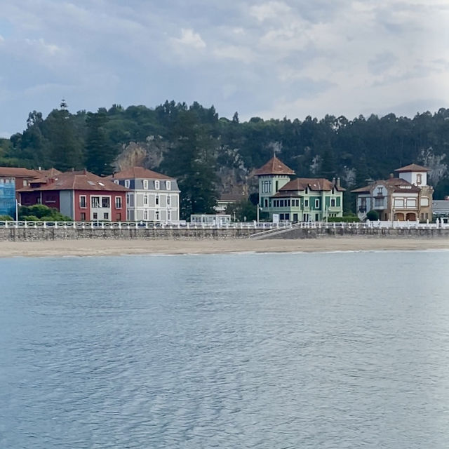Ribadesella, A Picture-Perfect Fishing Village 🎣🏘️