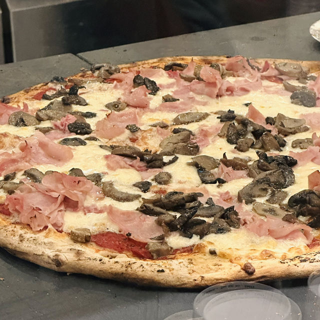 Truffle pizza for €4.9 that will blow your mind!