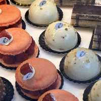 Adorable Parisian bakery with incredible desserts!