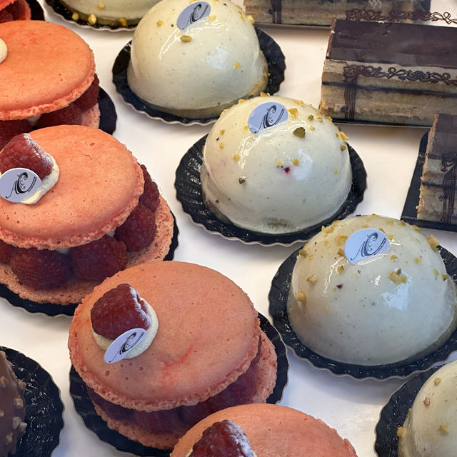 Adorable Parisian bakery with incredible desserts!