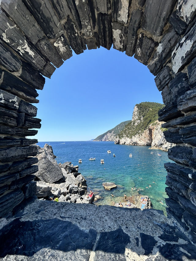A window with the sea view 