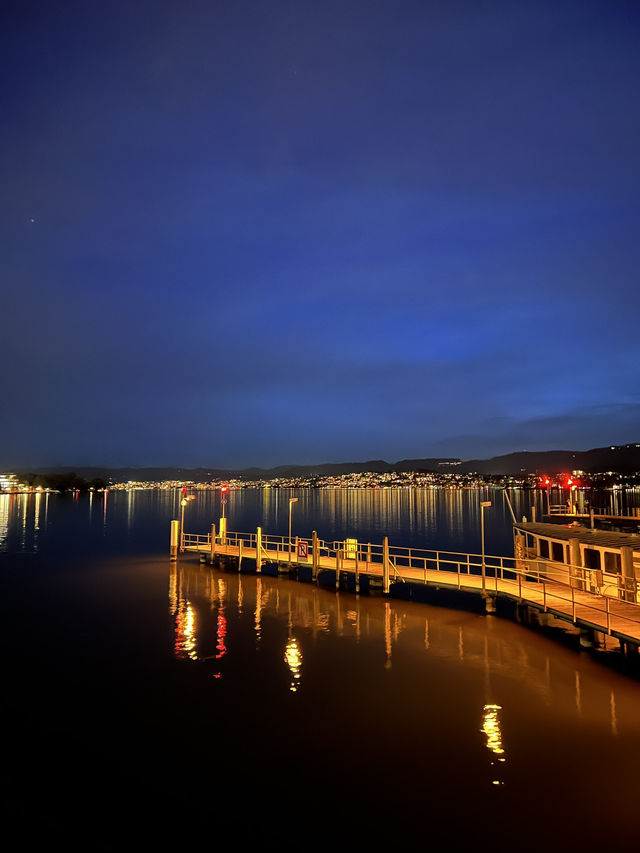 Chill, Lights & Lakeside Magic – An Afternoon-to-Night Walk at Lake Zürich 🌙🌫️  