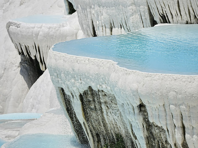 絶景！自然が創り出した白と青の世界
