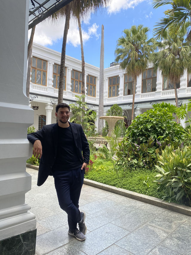 This Tour in Caracas brings the energy with colonial streets!