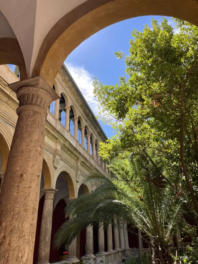 Valencia: Sun, Streets & Sea Breezes ☀️🏛️🌊
