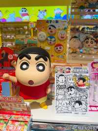 🌈在繽紛小鎮內的[蠟筆小新限定店]❣️ ［小新迷必去］