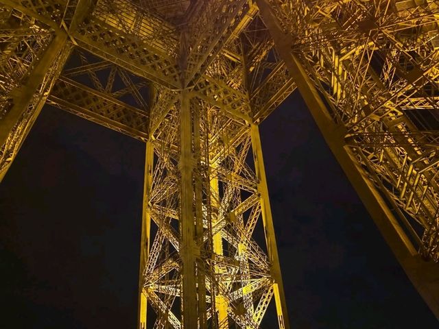 🎃 Spooky Nights Under the Iron Lady: Halloween at the Eiffel Tower 2025! 🗼👻
