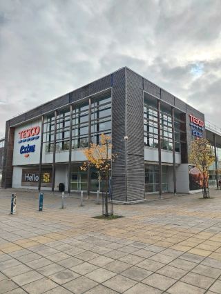 テスコ エクストラ：日常の驚きが詰まったワンストップの世界