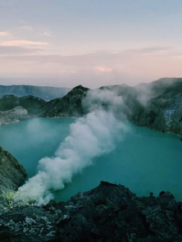 🌋💙 ภูเขาอิเจน: เปลวไฟสีน้ำเงิน ทะเลสาบในปล่องภูเขาไฟ และเส้นทางเดินป่าขึ้นภูเขาไฟ 🇮🇩