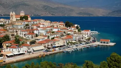 Galaxidi — The Greek Town Where the Sea Meets the Mountains and the Past Meets the Present — traveler post in Delphi