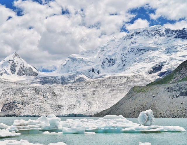 探秘藏區神山，被網友譽為絕世秘境，景色堪比南極