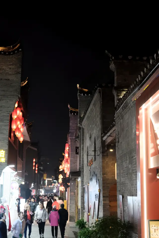 Guilin East-West Alley Night Tour Guide