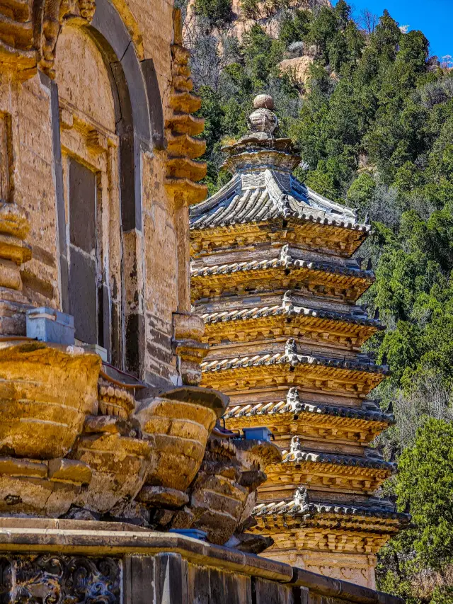 The Silver Mountain Pagoda Forest is really beautiful