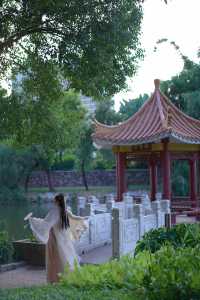 深圳洪湖公園荷塘盛開，拍漢服好去處