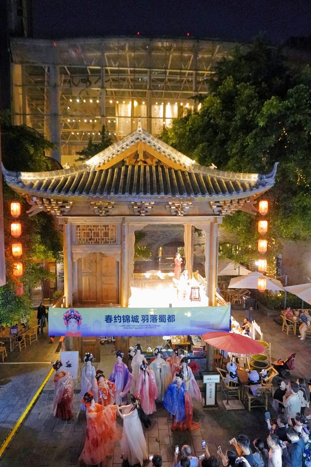 我敢說！全成都人都來這個國風夜市了吧！