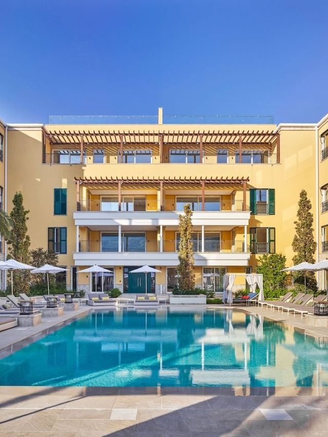 🌟 Montenegro Marvels: Top Stays in Portonovi! 🏨✨