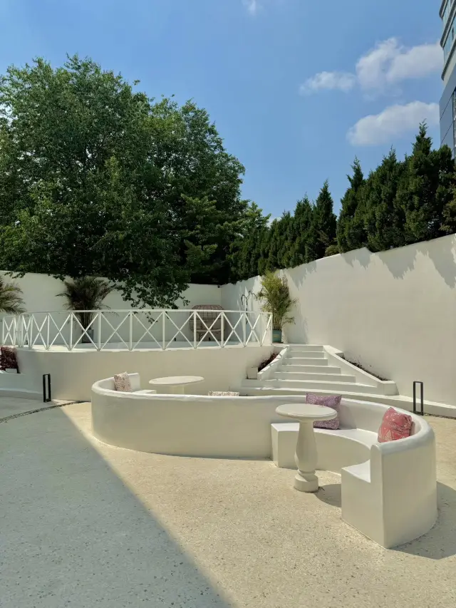 Not Santorini! It's a homestay in Dalian! Near Xinghai Square