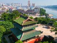 國內最牛的建築，整個閣樓建在沙堆裡