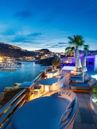 🌟 Greek Getaway: Top Stay in Platis Gialos 🏖️