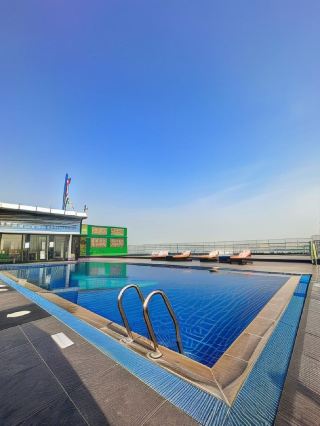 🌟✈️ Dhaka Delights: Comfy Stays at Holiday Inn 🏨🛌