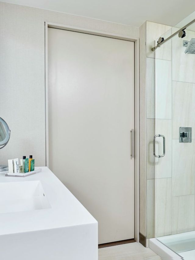 🌟 Cleveland's Comfy Corner: Hilton Downtown Highlights 🛏️🏙️