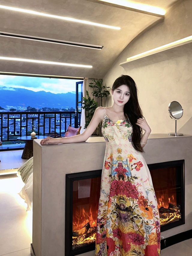 在麗江！！上房揭瓦俯瞰整個麗江古城。