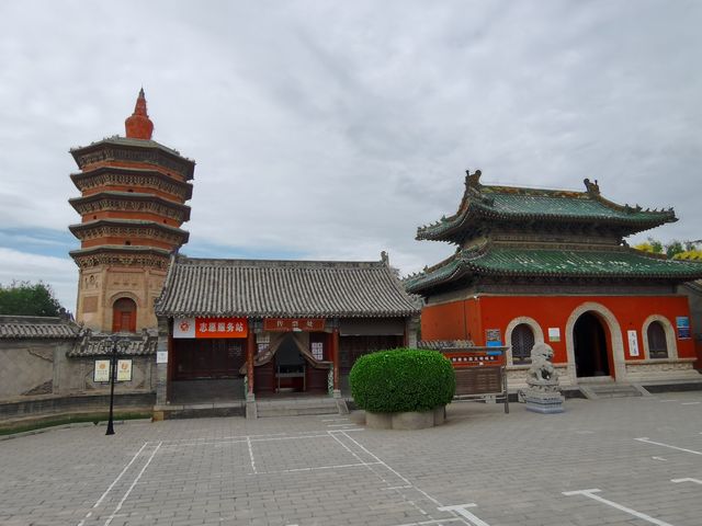在路上：文峰塔——上大下小嘅安陽千年古塔。
