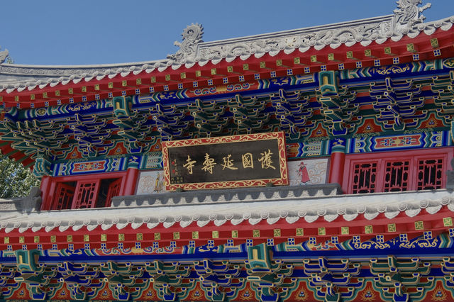 西塔寺和咖啡市集。