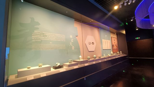 20241002  五光十色——故宮博物院藏古代顏色釉瓷器展。