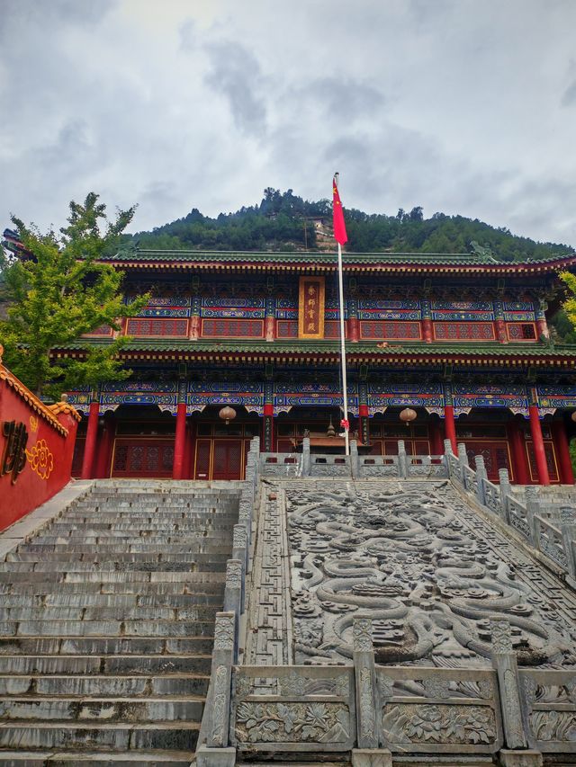 鳳縣消災寺——一座隱藏在懸崖峭壁上的千年古寺