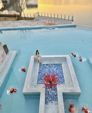 Wenzhou Little Bali: Welcome the Auspicious Red of Winter