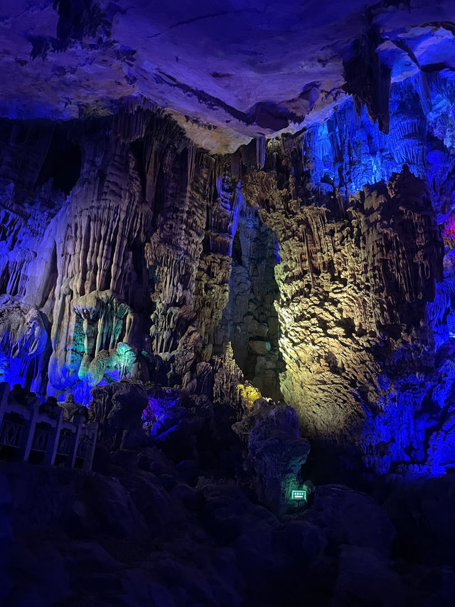 Mesmerizing Cave in Guilin! 🇨🇳