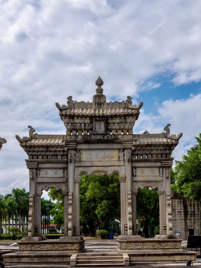 在歷史與現代的交織中尋找自我