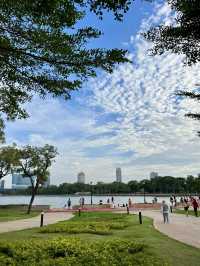 花影流轉——班嘉詩麗皇后公園與四面佛之旅