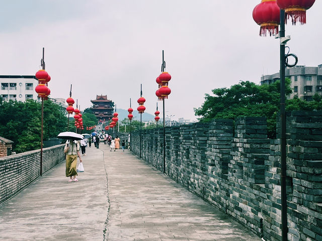 廣東省肇慶市文物古蹟景點：肇庆古城墙，適合觀光旅遊、度假休閒等！