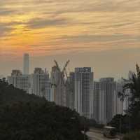 飛鵝山徒步之旅：登九龍巔峰，覽港城山海絕景