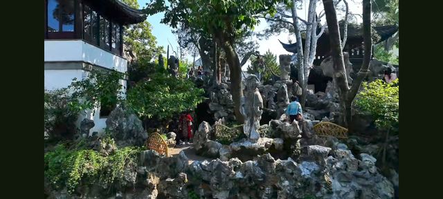 漫步蘇州園林：一場穿越千年的美學盛宴   踏入蘇州園林，彷彿打開了一本塵封的古籍，每一頁都書寫著東方