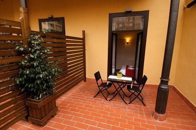 巴塞羅那居住旅館 | Barcelona Living Inn   地址：Gran Via d