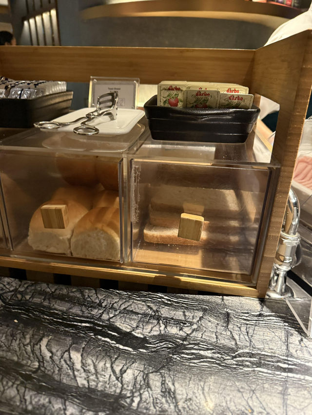 香港機場挖到寶！東航貴賓室暗藏驚喜✨ 