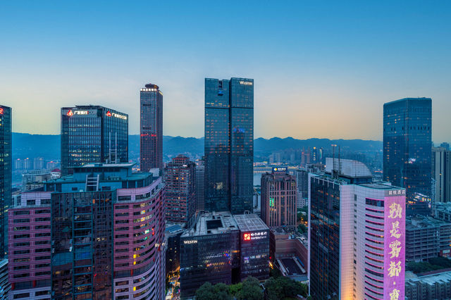 酒店推薦：40樓高空俯瞰8D魔幻夜景