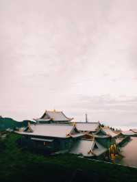 四川峨眉山·金頂｜雲海佛光，一眼入魂